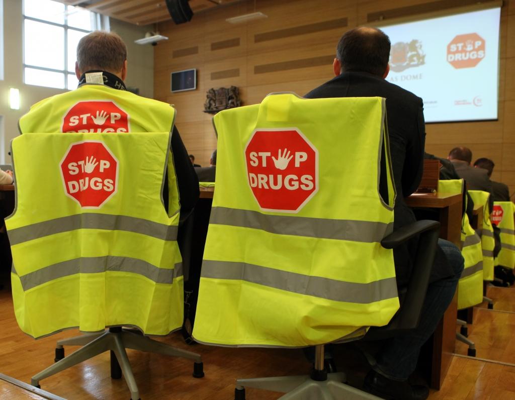Tviterpērles: Teds Nolans un legālās narkotikas