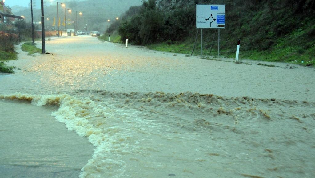 Plūdu dēļ Sardīnijā simtiem cilvēku evakuēti, 14 miruši