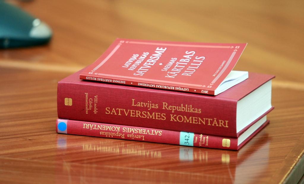 Prezidents diskusijas par Satversmes preambulu saista ar vēlēšanām; Kūtris tās pieņemšanu redz referendumā