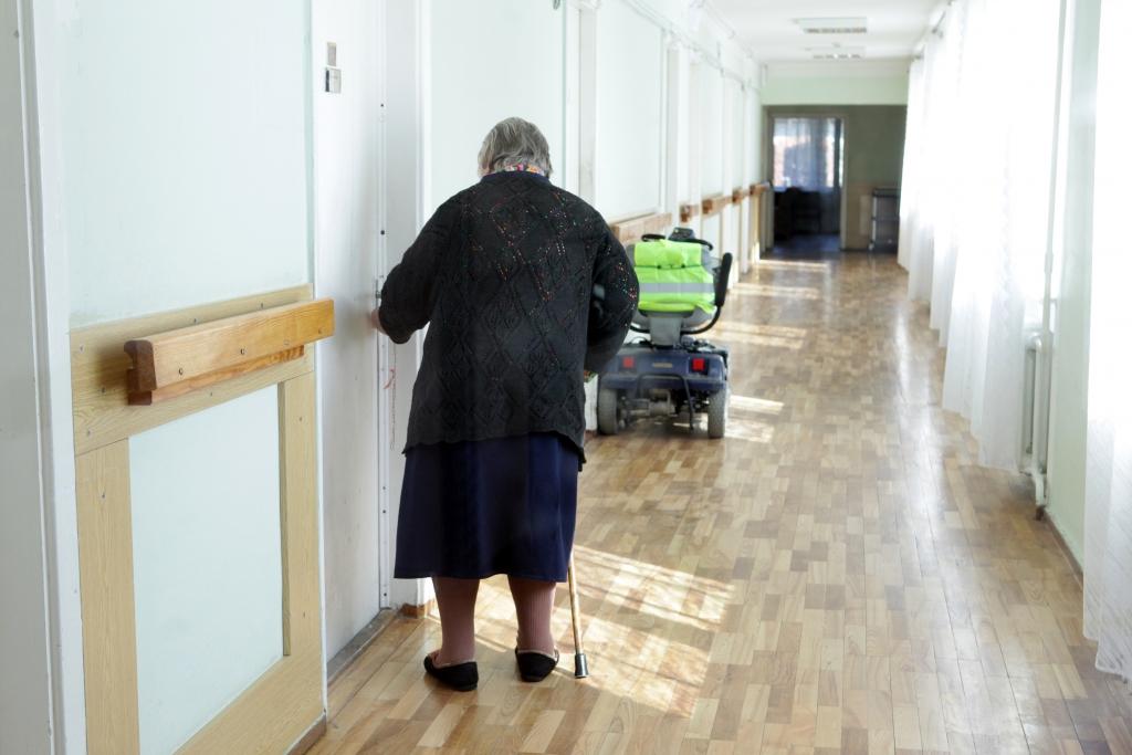 Grib pamazām likvidēt valsts sociālās aprūpes centrus