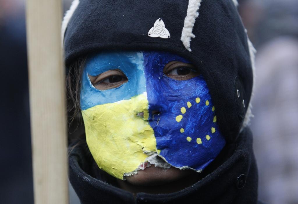 Vienošanās ar ES atcelšana Ukrainā rada lielākos protestus kopš Oranžās revolūcijas