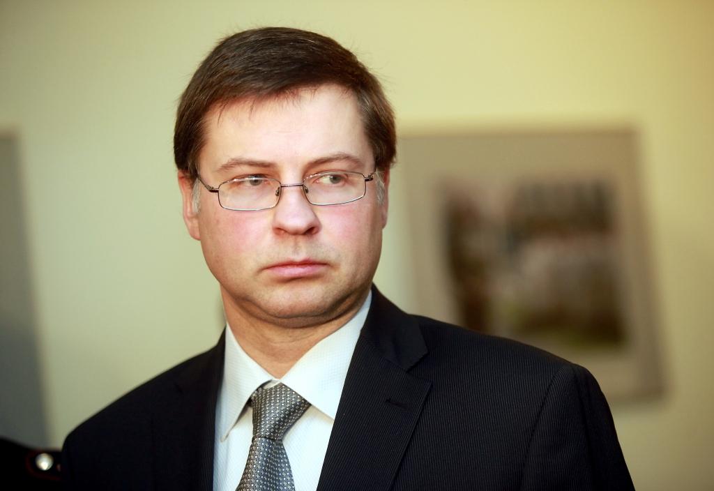 Dombrovskis atkāpjas no amata - VIDEO
