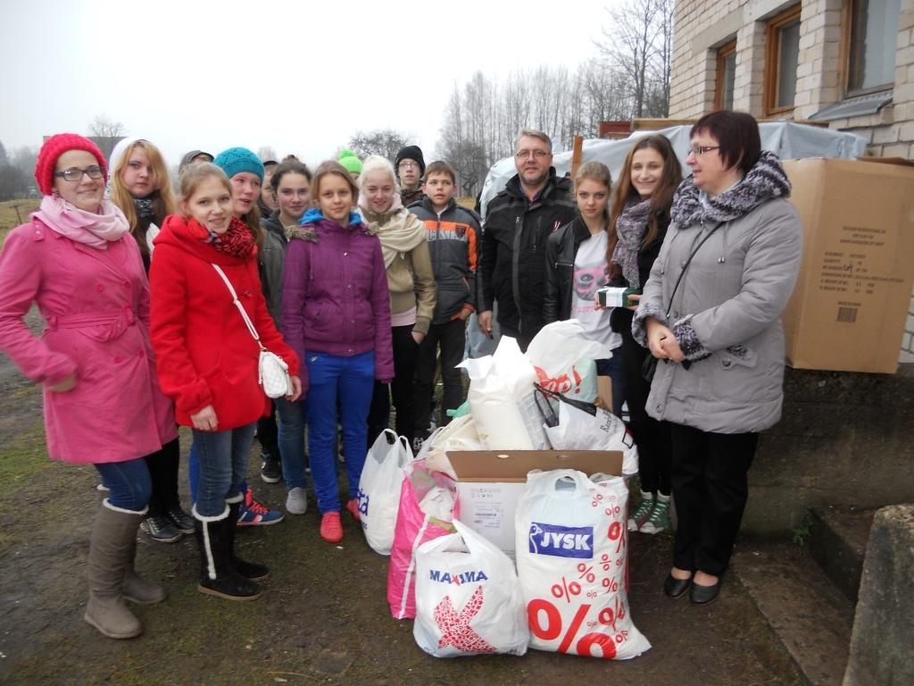Dzīvnieku māja "Astes un Ūsas" pateicas Lizuma vidusskolas 8.klases skolēniem