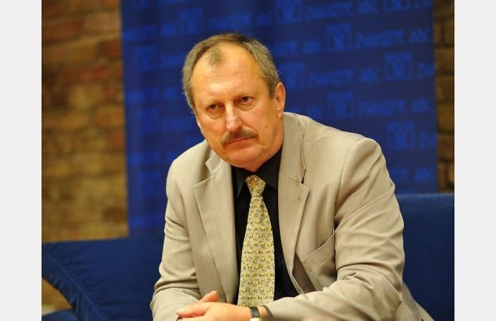 Rakstnieks un publicists Aivars Kļavis viesosies Gulbenes un Kalnienas bibliotekā