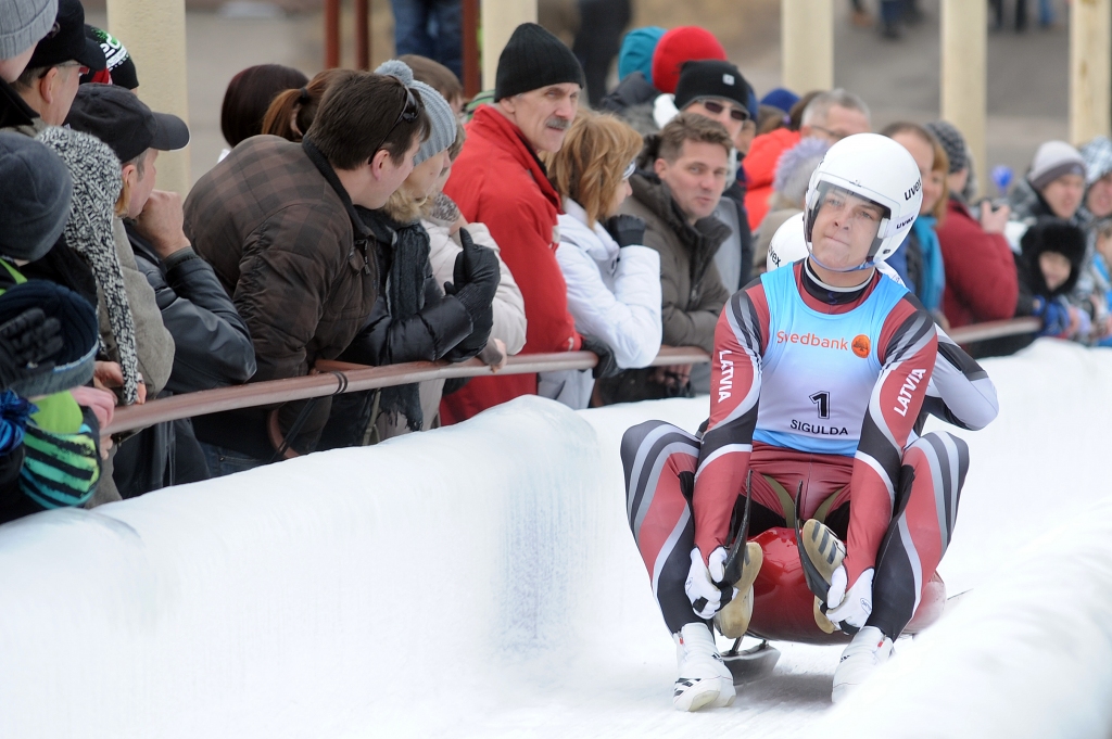 Latvijas junioru stafetes komanda izcīna 4.vietu PČ kamaniņu sportā