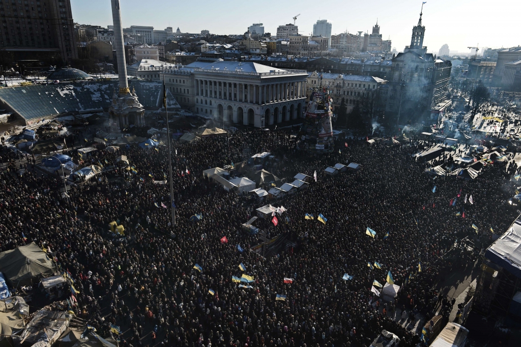 FOTO: Kijevas centrā protestē vairāk nekā 50 000 cilvēku