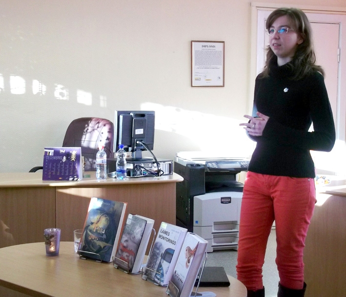 Bibliotēkā viesos rakstniece Laura Dreiže