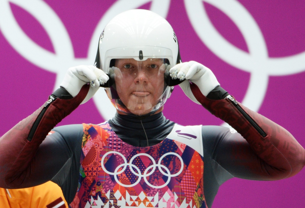 Visi trīs Latvijas kamaniņu sportisti ārpus desmitnieka pēc pirmā brauciena