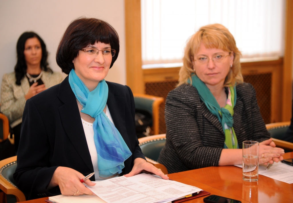 «Silta vieta» atrasta bez algota darba palikušajai Dombrovska biroja vadītājai