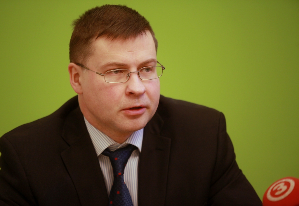 papildināts (10:15) - Dombrovskis īsi pirms izšķirošā balsojuma izstājas no cīņas par EK prezidenta amatu