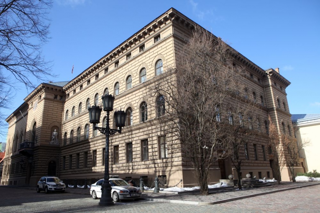 Saeima stingri nosoda Krievijas militāro agresiju Ukrainā