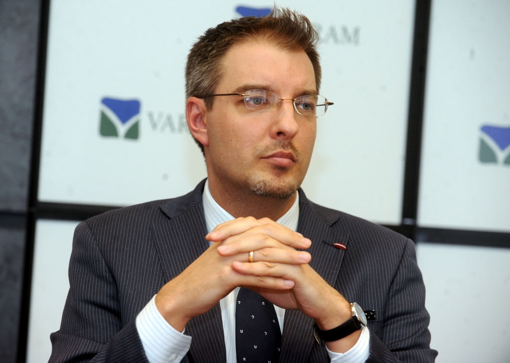 Cilinskis rosina no amata atbrīvot VARAM valsts sekretāru Antonovu