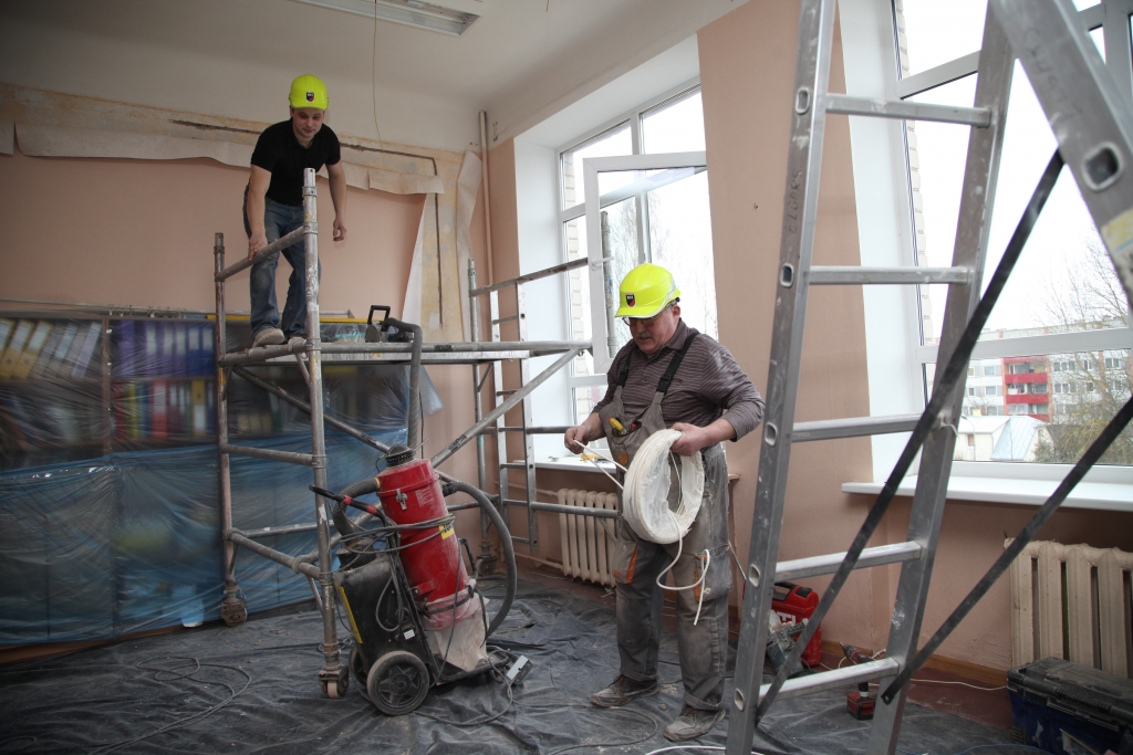 Siltina  un renovē Gulbenes vidusskolu 