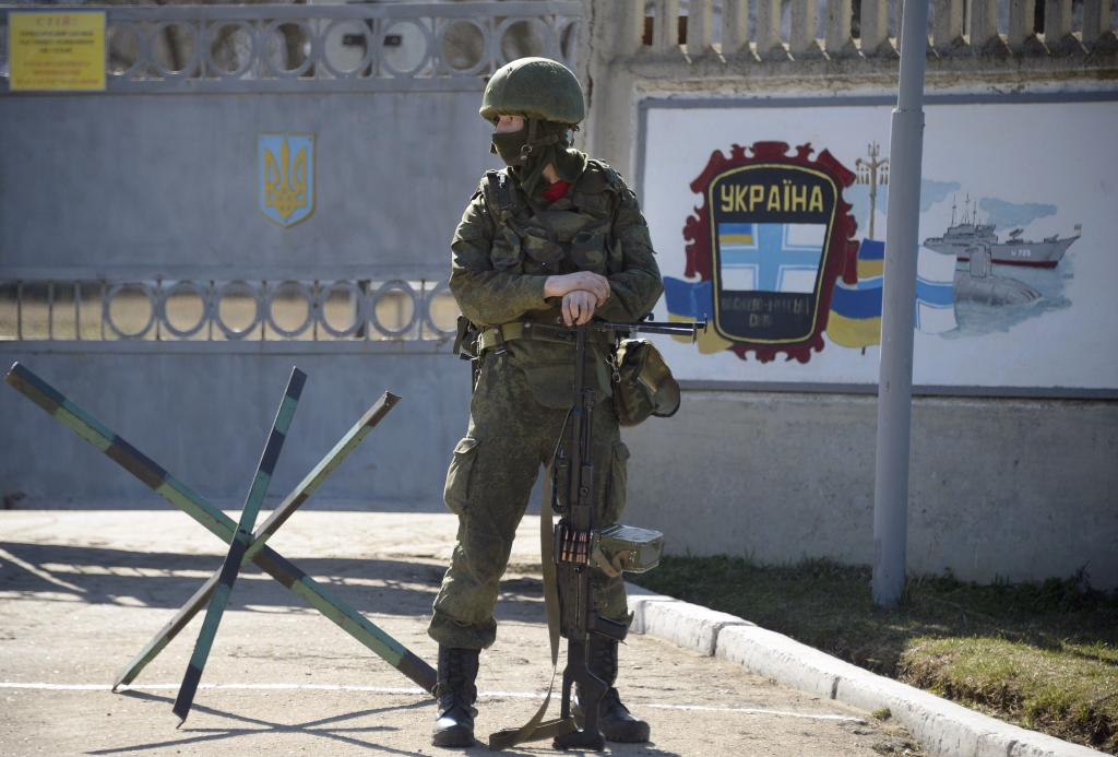 Krimā ar varu sagrābts Ukrainas kara komisariāts; ieņemts robežsargu postenis
