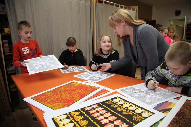 Mākslas skola jubileju atzīmē ar izstādi