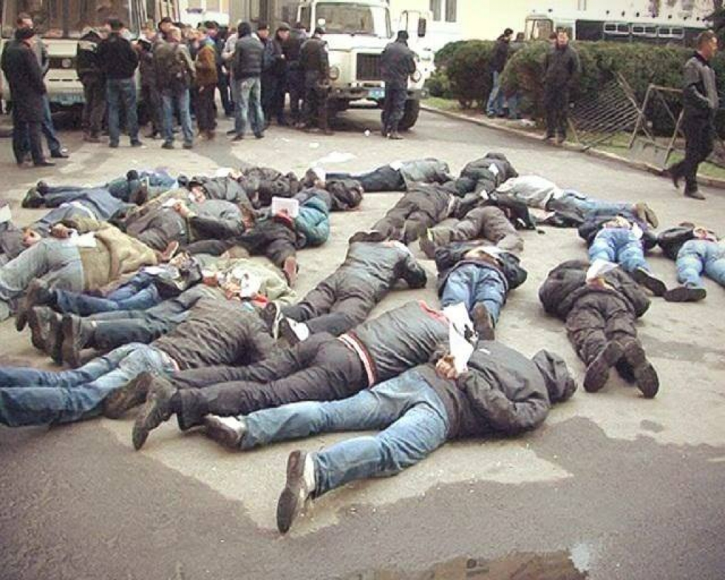 Doņeckā protestētājus padzen no Drošības padomes; Harkovā dibina «republiku»