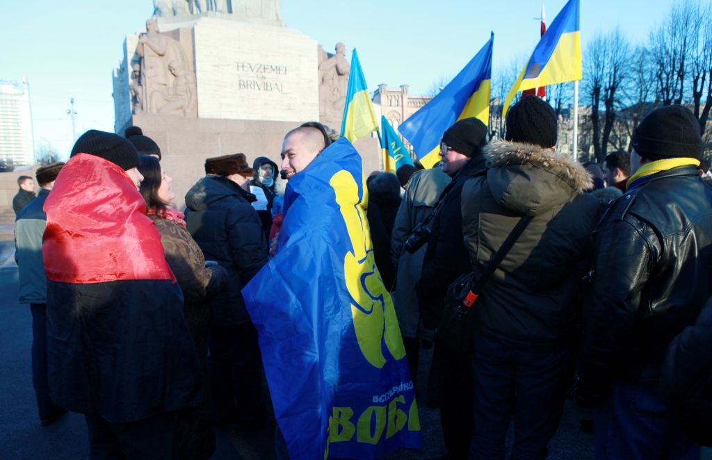 Aptauja: 35% Latvijas krievvalodīgo uzskata, ka Krievijas rīcībai Ukrainā nav attaisnojuma
