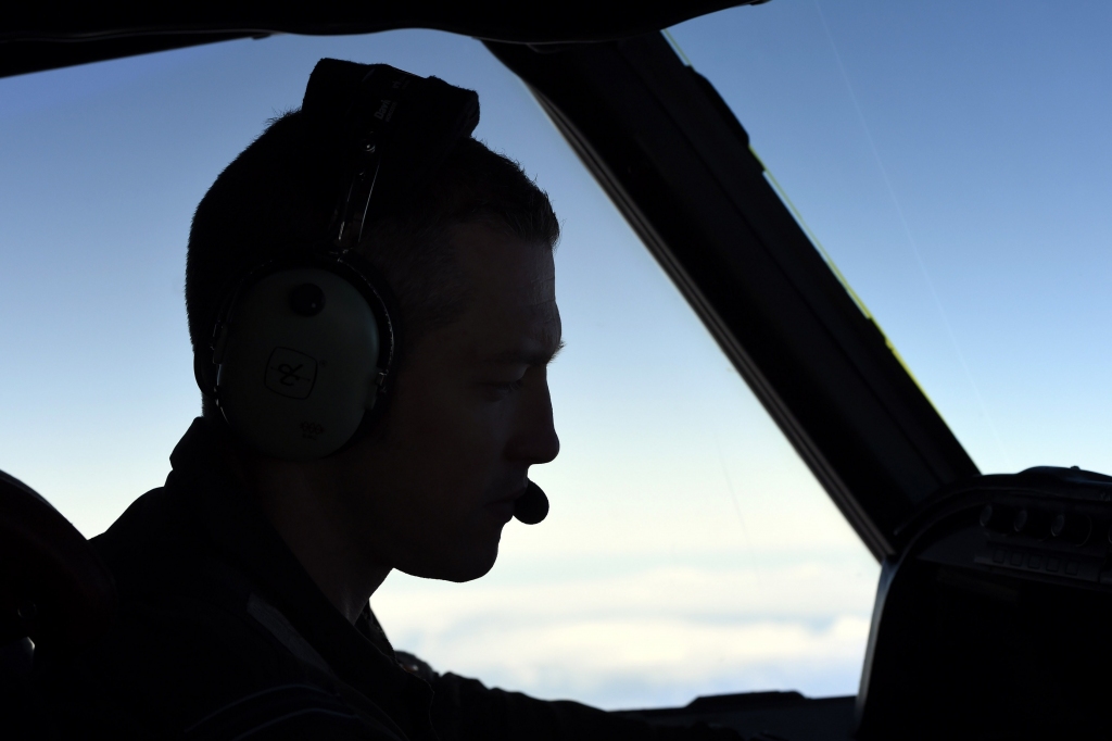 Malaizijas lidmašīnas otrais pilots īsi pirms lidaparāta pazušanas mēģinājis veikt zvanu