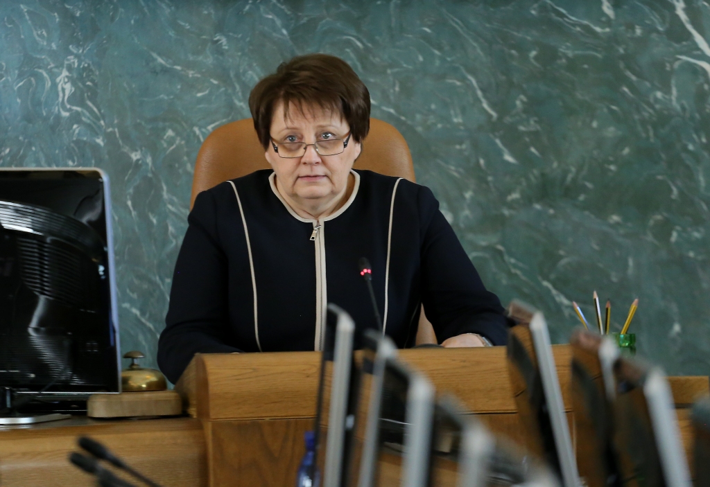 NA deputāts bažījas par vēlmi celt PVN; premjere to noliedz