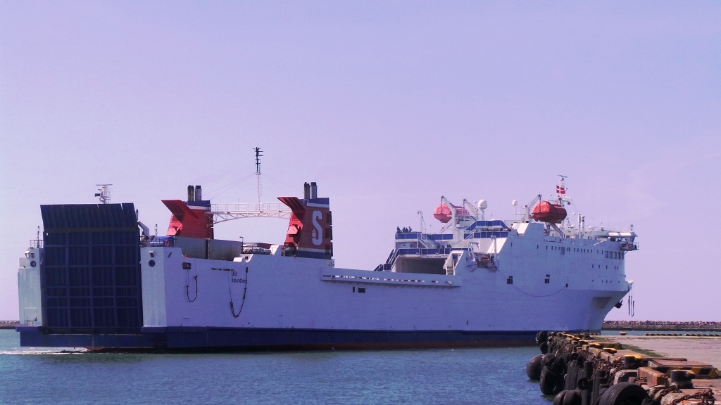 Iespējams, brauciena laikā bīstami sasvēries Stena Line prāmis; Liepājā veic kuģa pārbaudi