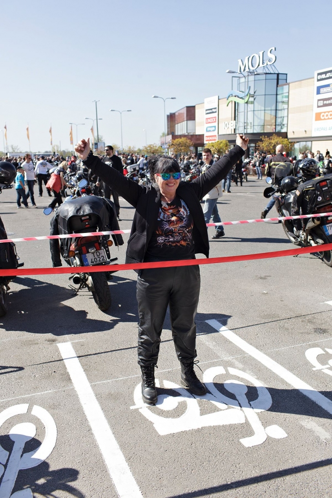 Atklāta pirmā stāvvieta motocikliem pie tirdzniecības centra