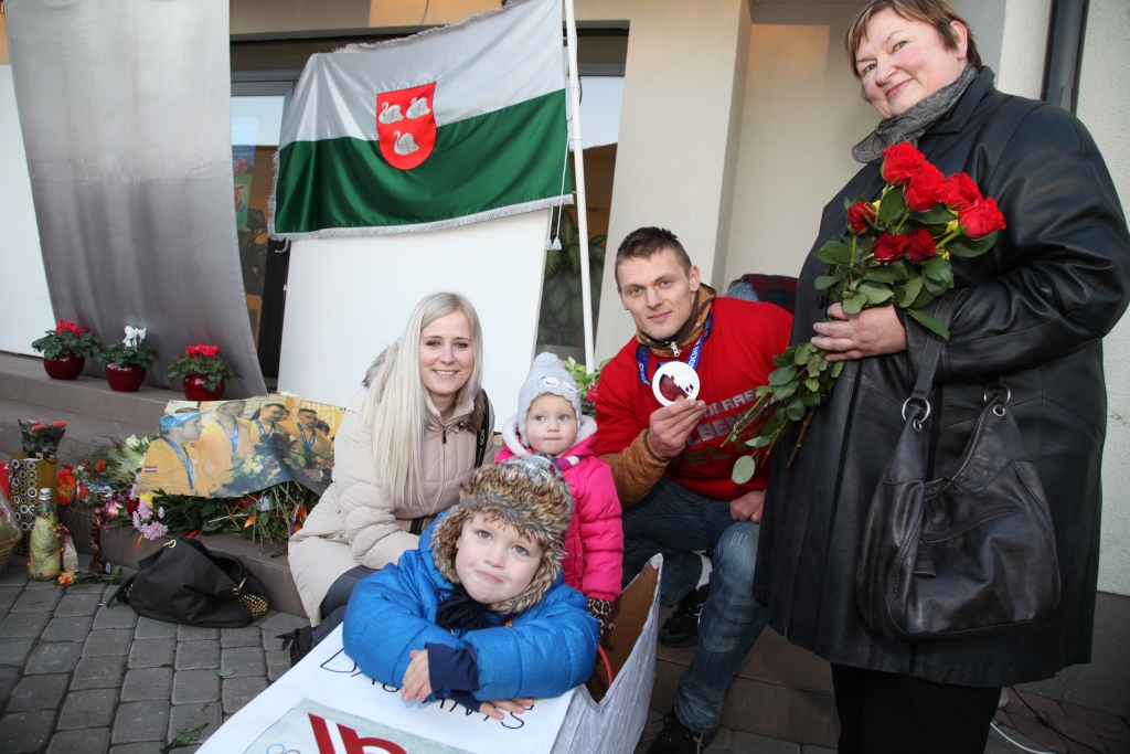 Svētkos Daumants Dreiškens tiek iecelts par Triju Zvaigžņu ordeņa virsnieku