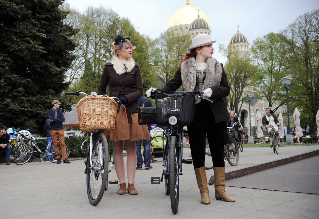 FOTO: Tradicionālais Tvīda brauciens Rīgā