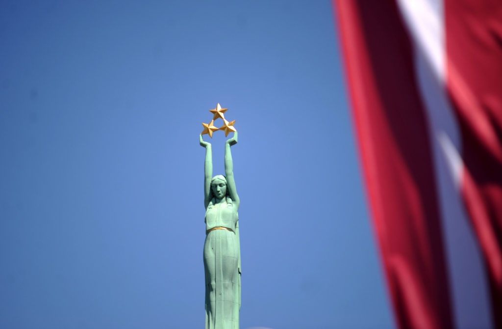 Latvijā svin Neatkarības deklarācijas pasludināšanas 24.gadadienu