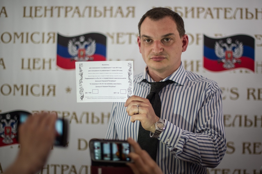 papildināts (12:45) - Doņeckā un Luhanskā sācies "referendums" par atdalīšanos no Ukrainas