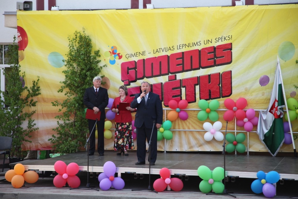 Ģimenes svētkos novadnieki iepazīst cits citu