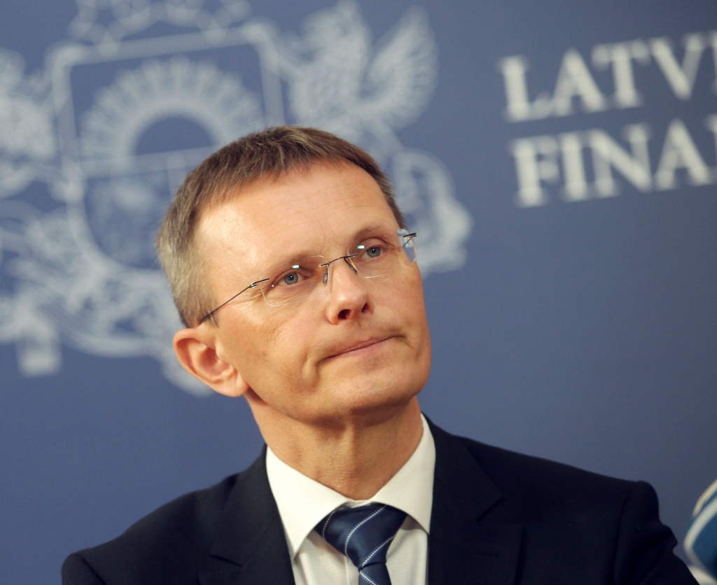 Finanšu ministrs aicina sākt publisku diskusiju, vai Latvijā celt nodokļus