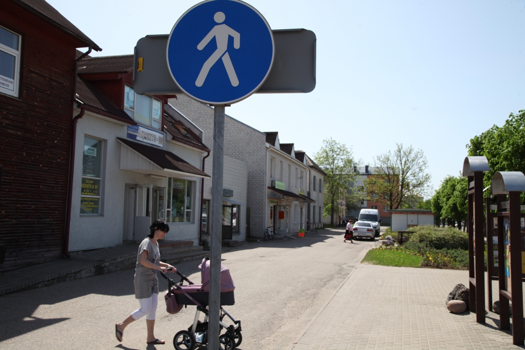 Autovadītājiem vairāk uzmanības jāpievērš ceļa zīmēm