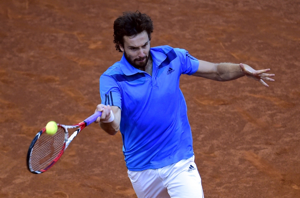 papildināts (8:22) - Gulbis smagā cīņā pieveic Tursunovu, Nicā sasniedzot pusfinālu