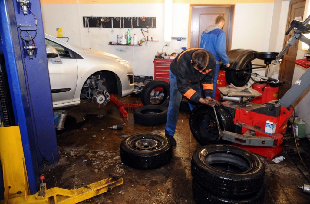 Auto asociācija: No auto servisu nozares valsts budžetam secen iet 45-60 miljoni eiro gadā