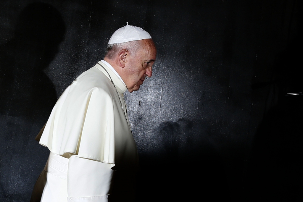 Pāvests priesteru seksuālo vardarbību pret bērniem pielīdzina sātaniskai misei
