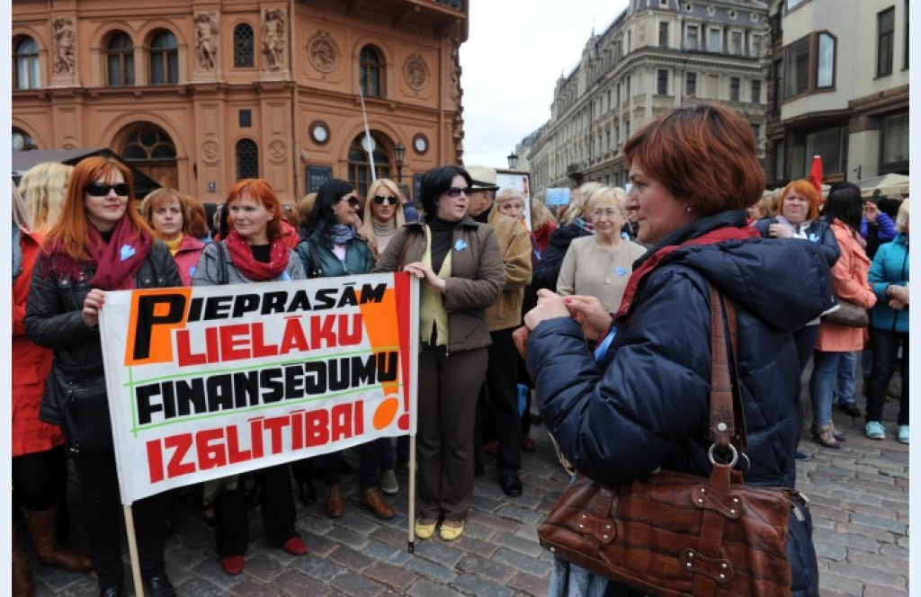 Pedagogu algām piedāvā divus modeļus