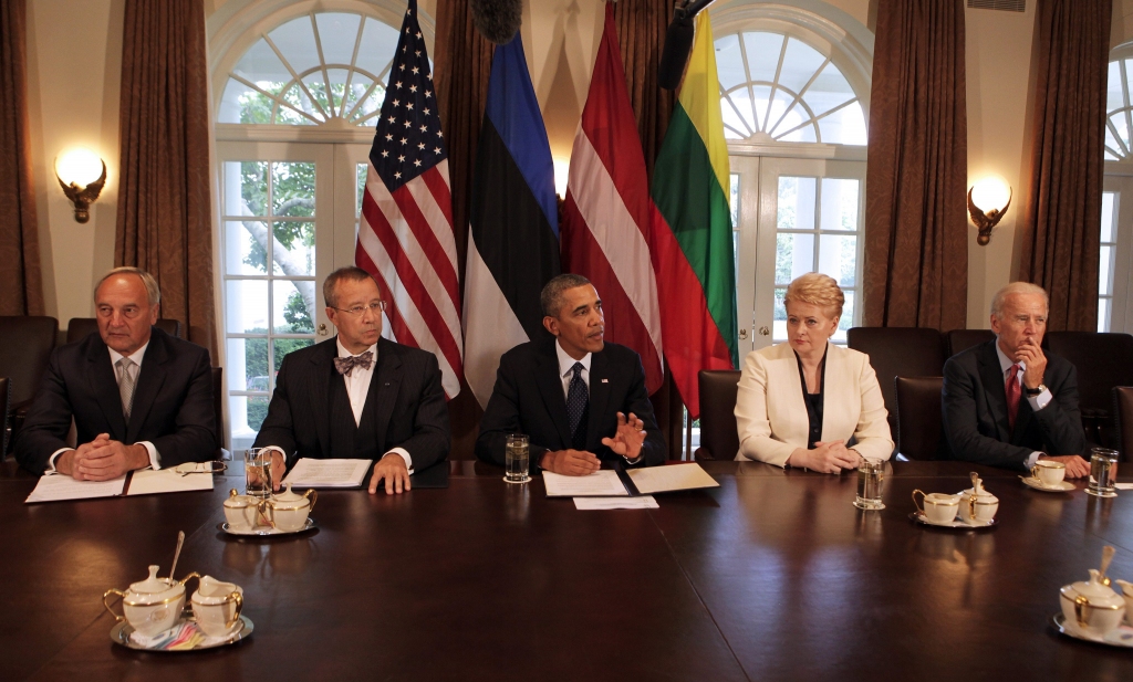 Bērziņš kopā ar citu Baltijas valstu prezidentiem Polijā pusdienos ar Obamu