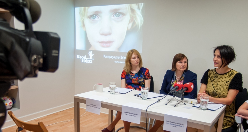Latvijā uzsākta kampaņa pret bērnu pēršanu