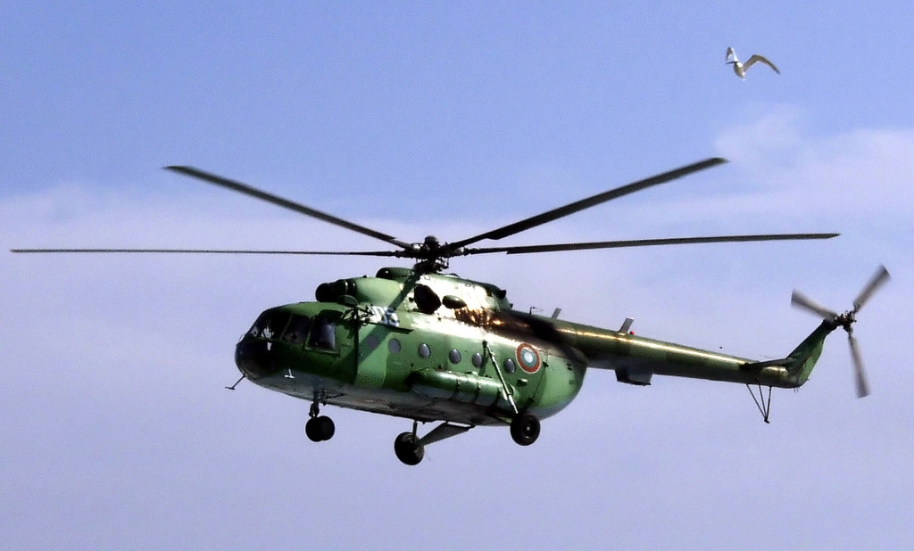 Krievijā ezerā iegāzies helikopters; pazuduši 17 cilvēki