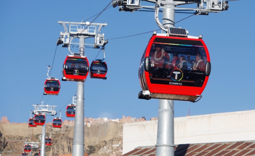 Ieguldot 234 miljonus, sāk kursēt pasaulē augstākais gaisa tramvajs