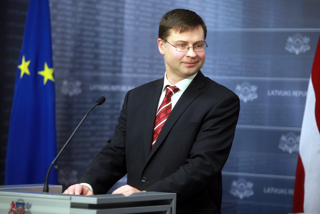 Vēlot smagu portfeli, Dombrovski virza par eirokomisāru