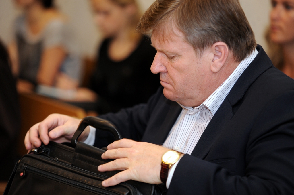 Krājbankas krimināllietu komercnoslēpuma dēļ skatīs slēgtās sēdēs