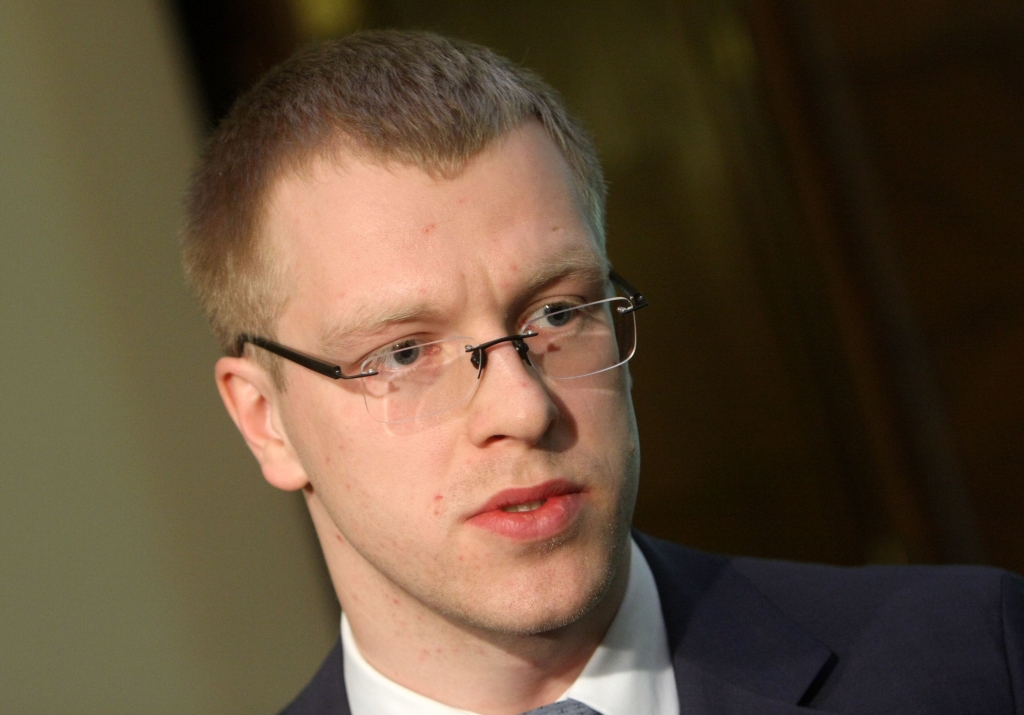 Viedoklis: Valsts ieklausās banku draudos, bet ne sabiedrības vajadzībās