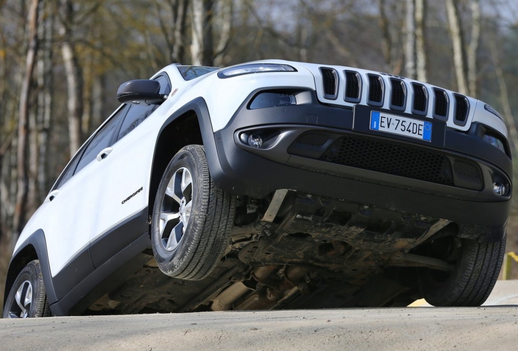 Chrysler un Fiat aliances pirmais kopdarbs - Jeep Cherokee