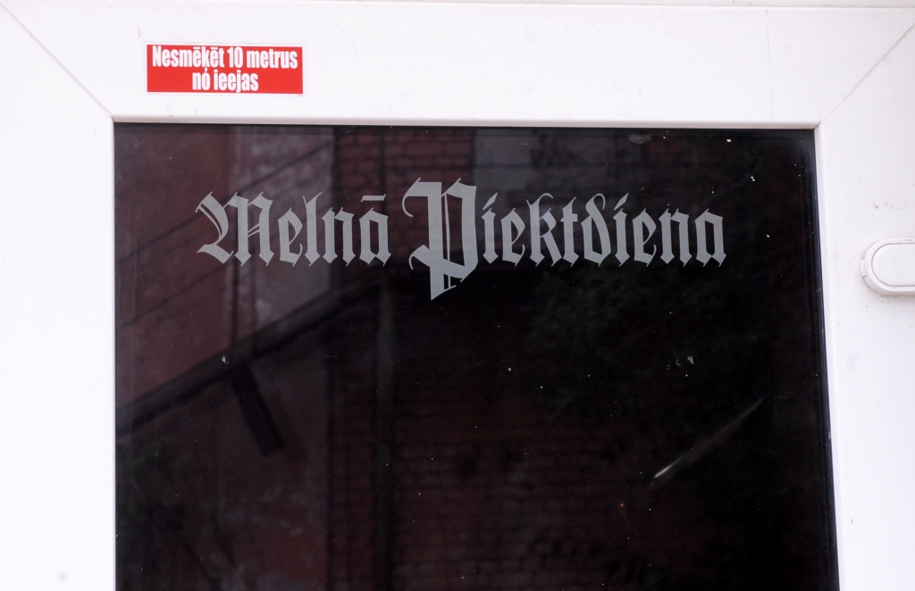 Tviterpērles: Tik melna piektdiena, ka labāk neiziet no mājas?