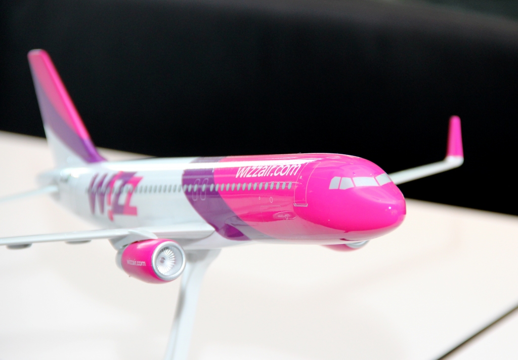 Papildināta ar foto - Wizz Air atklāj bāzi Rīgas lidostā