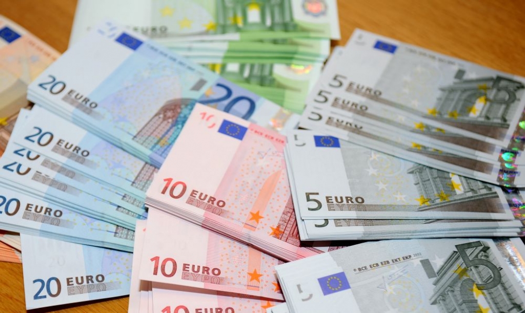 Bankas kāpinājušas peļņu