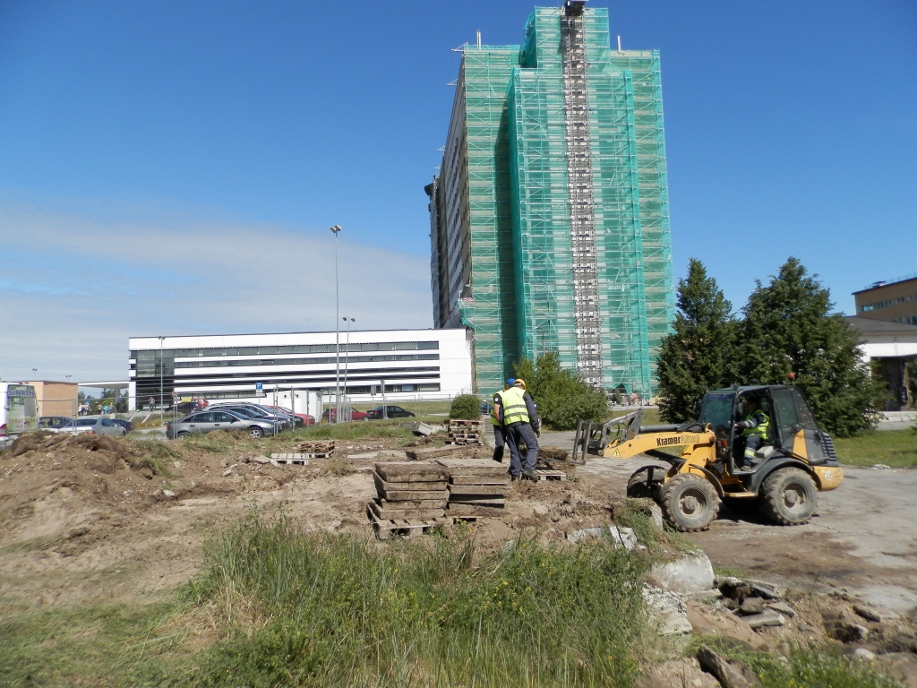 Sākusies Liepājas Reģionālās slimnīcas teritorijas labiekārtošana