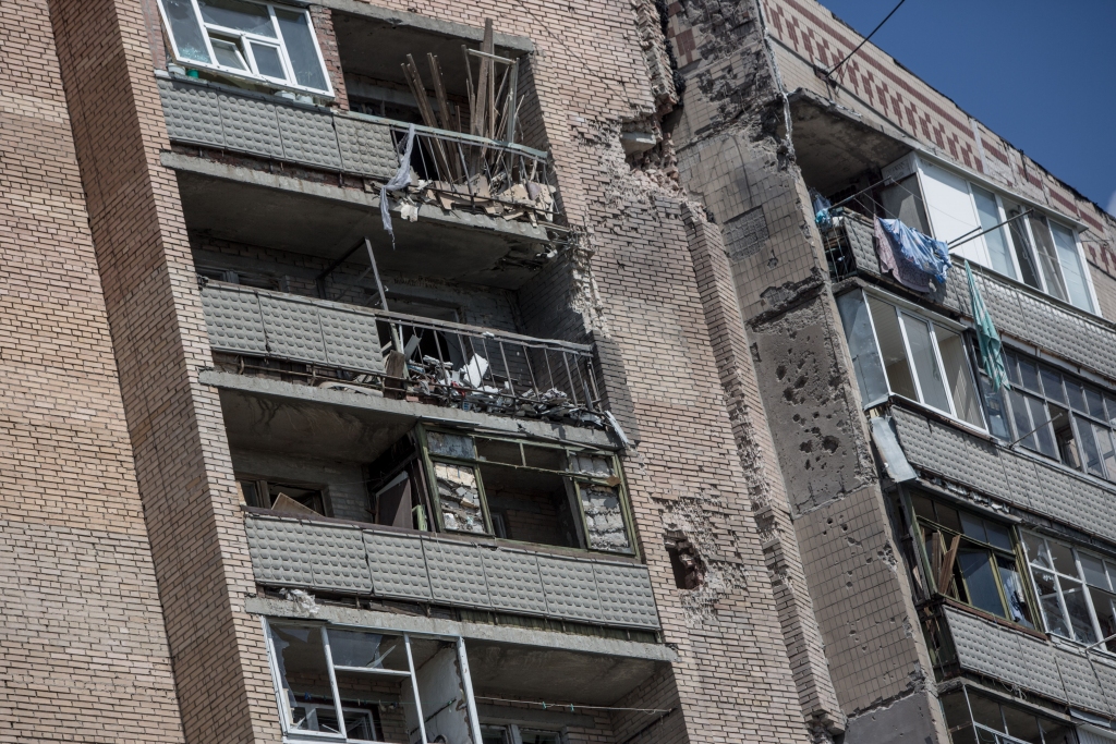 Ukrainas prezidents izlēmis atsākt pretterorisma operāciju valsts austrumos