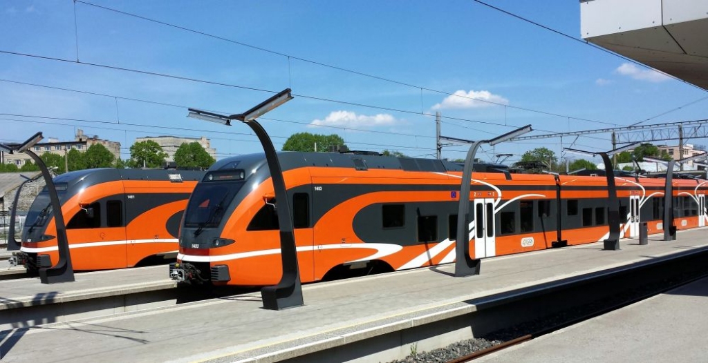 Pasažieru vilciens elektrovilcienus nomās no Stadler